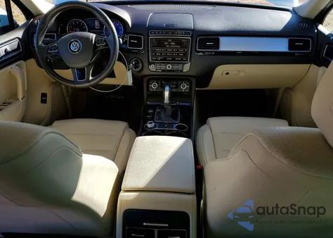 2016 Volkswagen Touareg Sport z USA, uszkodzony, nr VIN WVGEF9BP2GD003046